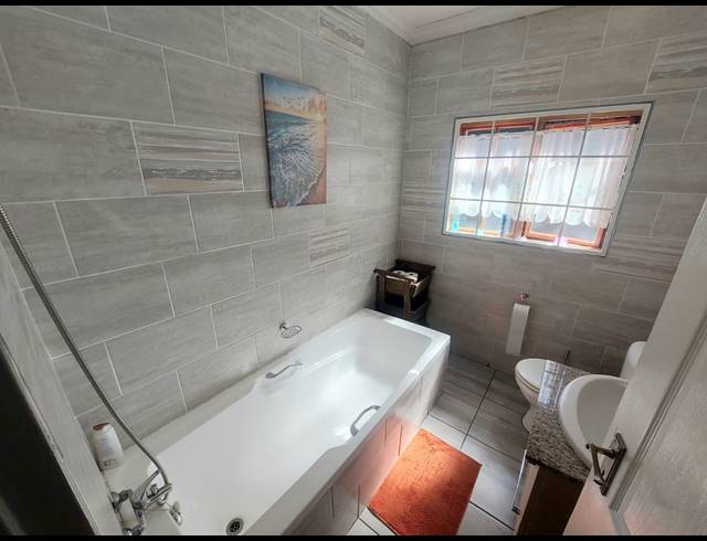 4 BEDROOM HOUSE FOR SALE IN PRIMROSE HILL